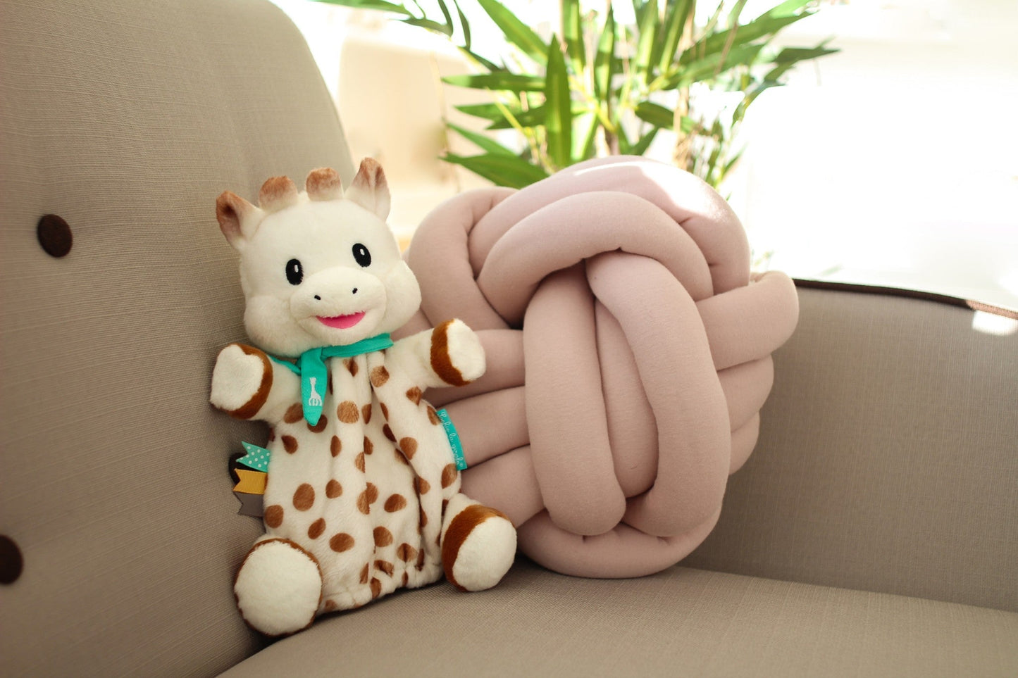 Sophie la girafe® - Sweety Plush Sophie Puppet Comforter