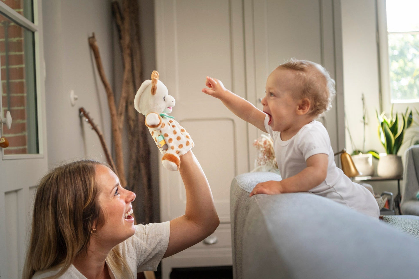 Sophie la girafe® - Sweety Plush Sophie Puppet Comforter