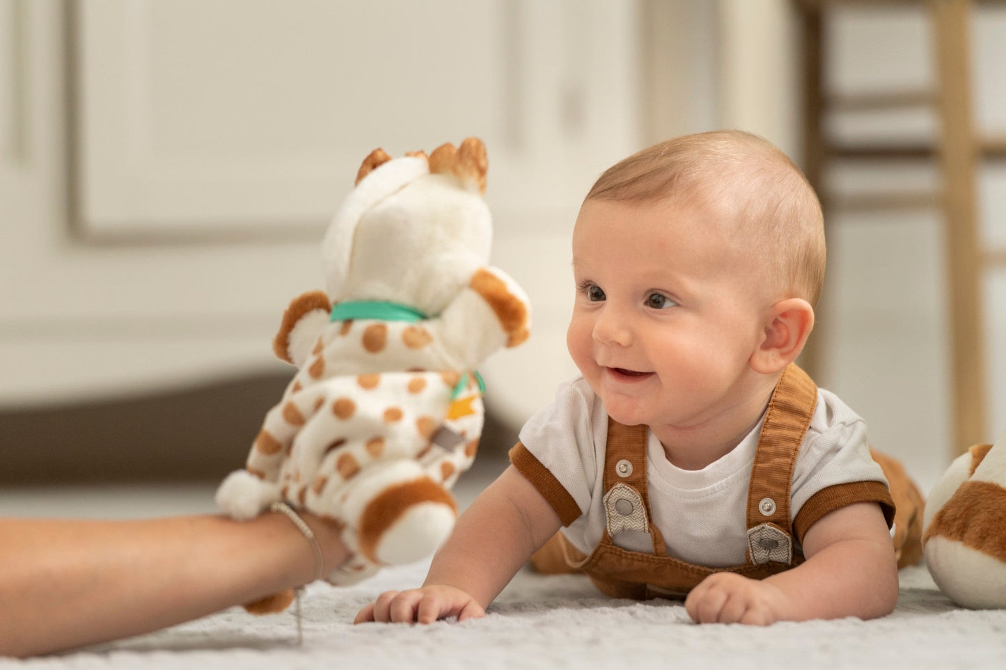 Sophie la girafe® - Sweety Plush Sophie Puppet Comforter